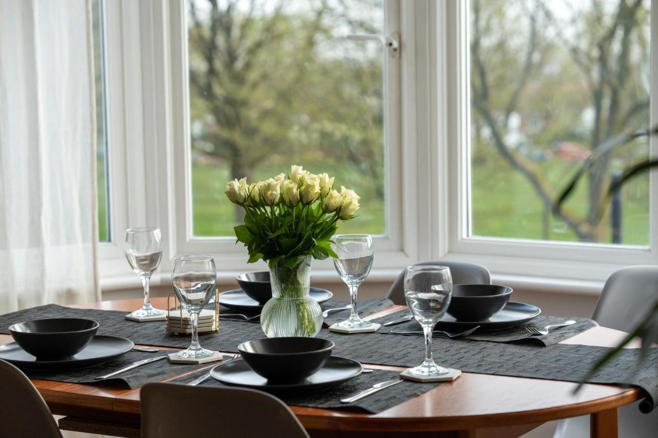 Entire Home In Streatham With Lovely Views & Ultra Fast Wi-Fi Norbury  Exterior foto